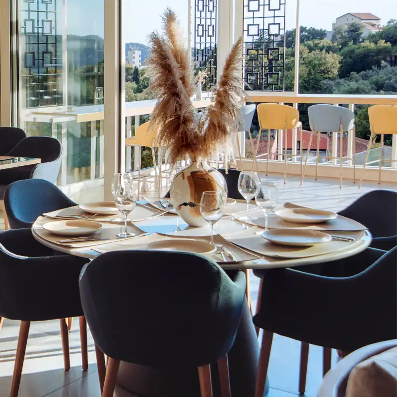 Loreana Design Restoran Two Captains